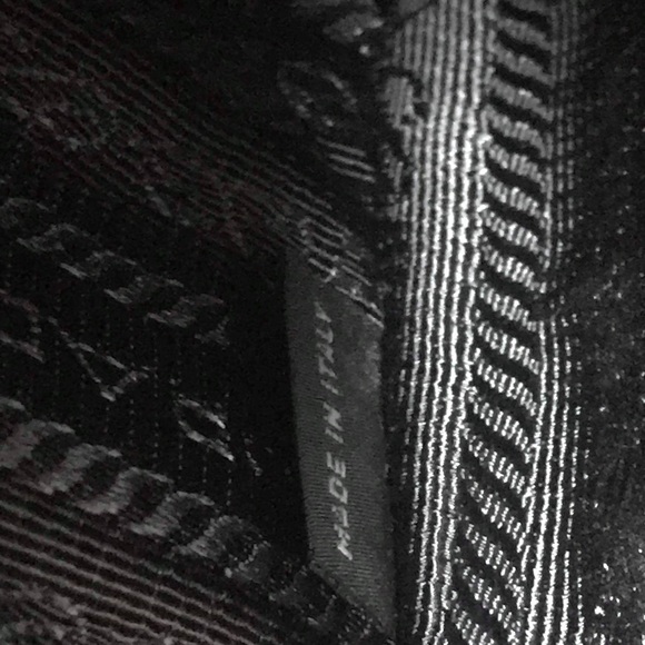 Authentic Prada Saffiano Vernice Nero - Picture 7 of 8